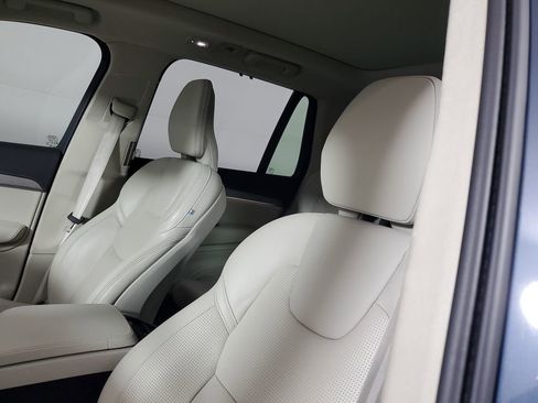 Certified 2024 Volvo XC90 T8 Ultimate w/ Lounge Package image 25