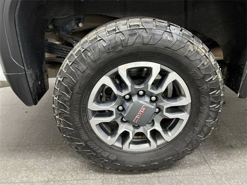 Used 2024 GMC Sierra 2500 SLT w/ SLT Premium Package image 32