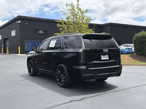 Used 2025 Cadillac Escalade V w/ LPO, ONYX Package AWD/4WD image 15