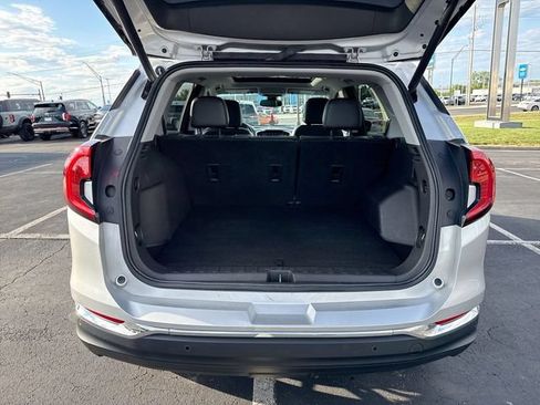 Used 2022 GMC Terrain SLT w/ Infotainment Package II AWD/4WD image 24
