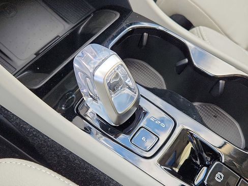 Used 2025 Volvo XC40 B5 Ultra w/ Protection Package Premier image 14