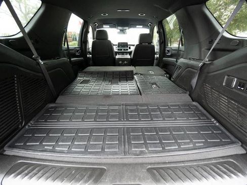 Used 2023 GMC Yukon SLT w/ SLT Luxury Package image 35