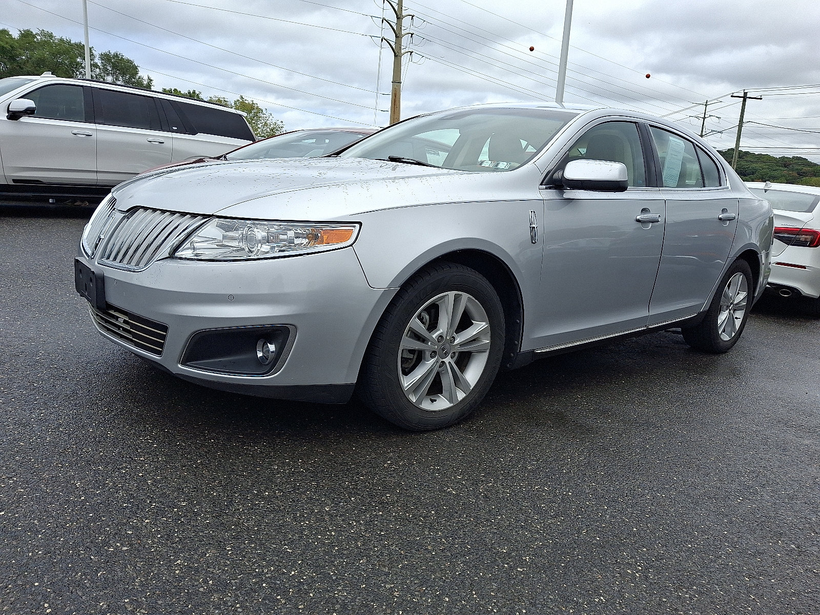 Used 2010 Lincoln MKS FWD image 3
