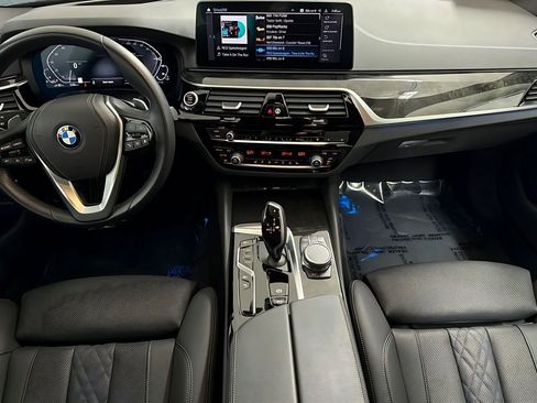 Used 2023 BMW 530e w/ Premium Package image 17