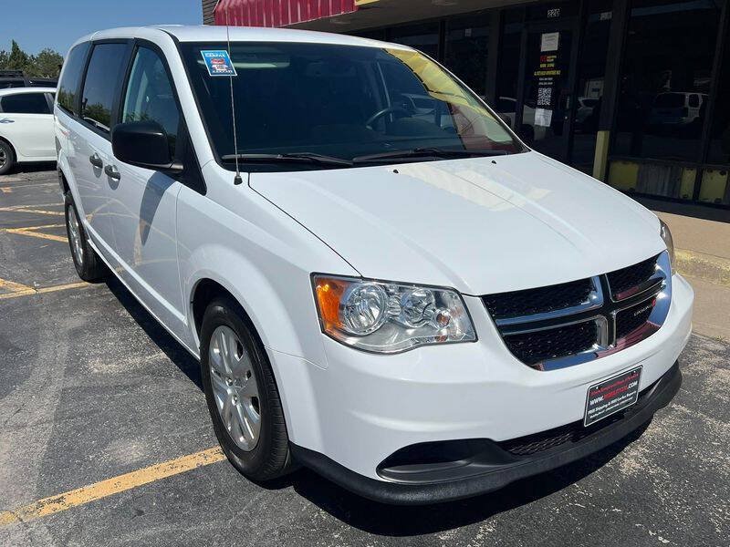 Used 2020 Dodge Grand Caravan SE w/ UConnect Hands-Free Group FWD image 10