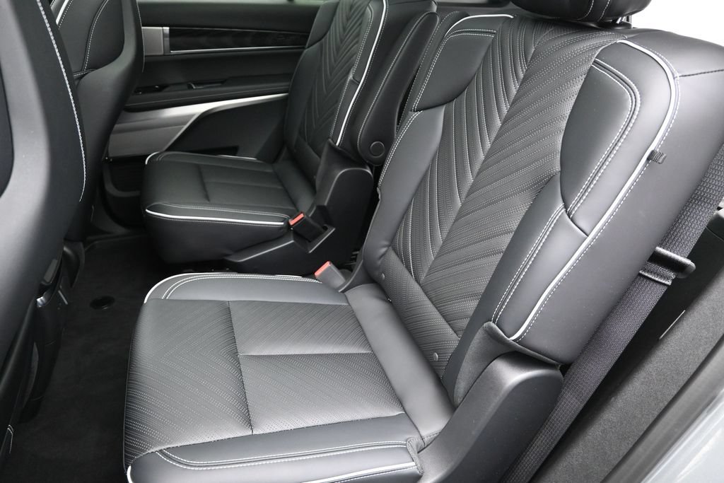 Used 2026 Cadillac Vistiq Platinum w/ LPO, Floor Liner Package AWD/4WD image 25