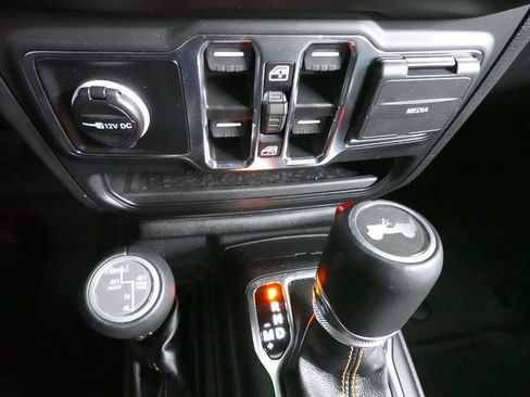 Used 2023 Jeep Wrangler Unlimited Sahara AWD/4WD image 17