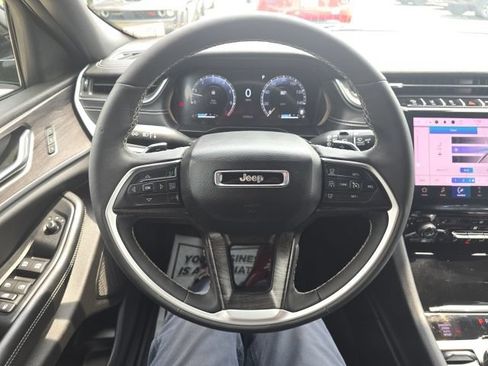 Certified 2025 Jeep Grand Cherokee L Limited AWD/4WD image 16