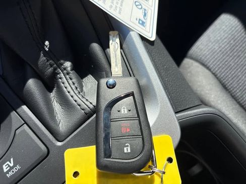 Used 2025 Toyota RAV4 LE image 17