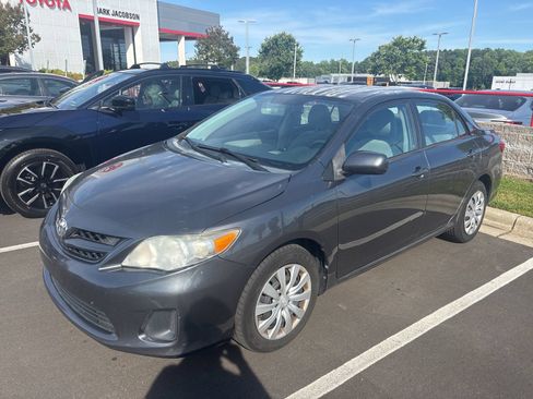 Used 2012 Toyota Corolla LE FWD image 2
