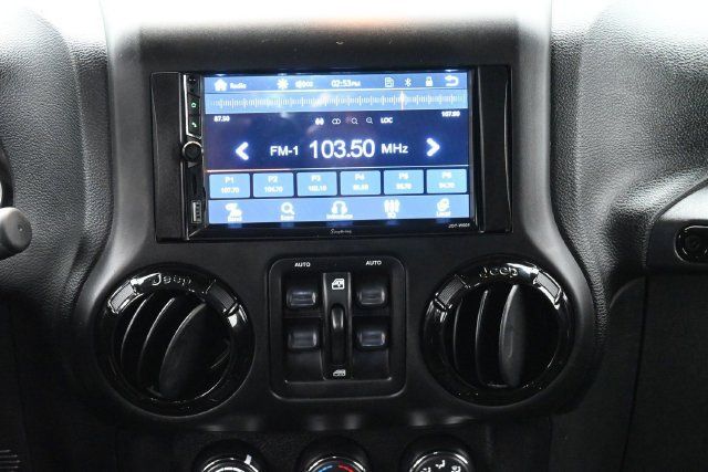 Used 2015 Jeep Wrangler Unlimited Sahara AWD/4WD image 20