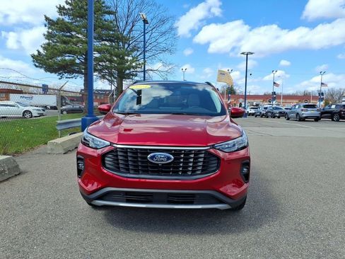 Certified 2024 Ford Escape Platinum image 2