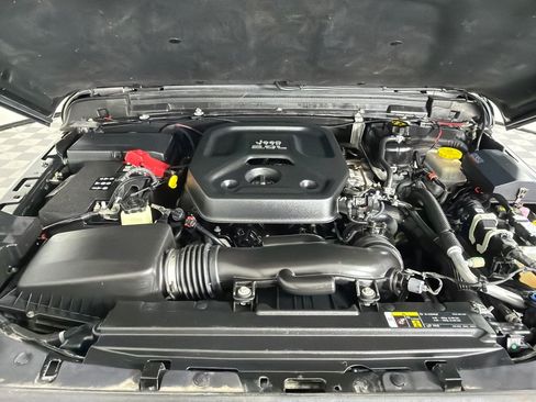 Used 2020 Jeep Wrangler Unlimited Sahara AWD/4WD image 27