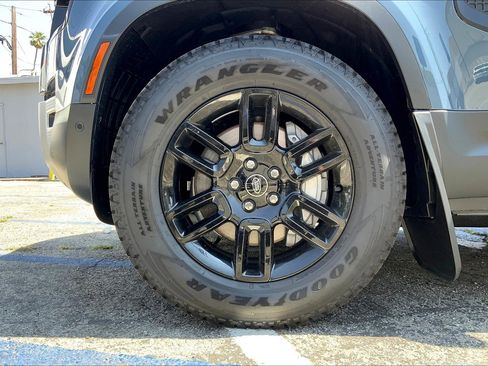 New 2025 Land Rover Defender 110 S image 16