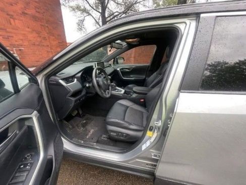 Used 2020 Toyota RAV4 XSE w/ XSE Grade Weather Package AWD/4WD image 9