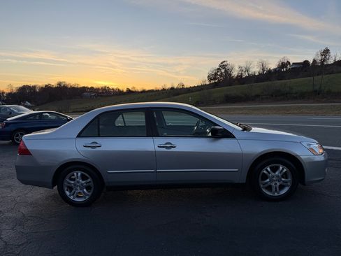 Used 2006 Honda Accord VP image 8