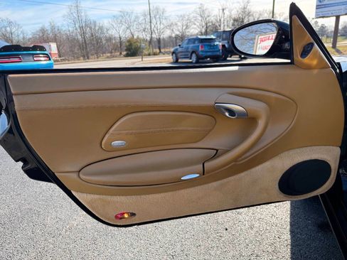 Used 2000 Porsche 911 Carrera 4 image 37