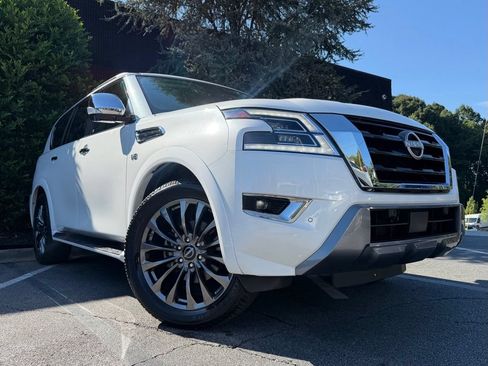 Used 2022 Nissan Armada Platinum w/ Captain's Chairs Package RWD image 8