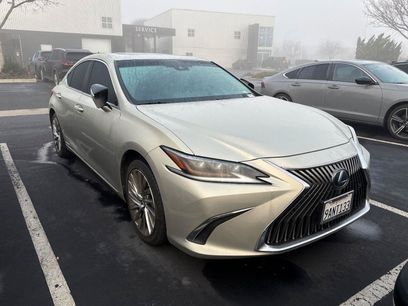 Used 2021 Lexus ES 300h w/ Accessory Package 2