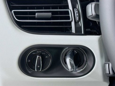 New 2026 Porsche Macan image 14