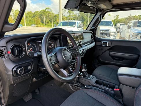 Used 2024 Jeep Wrangler Unlimited Rubicon AWD/4WD image 21