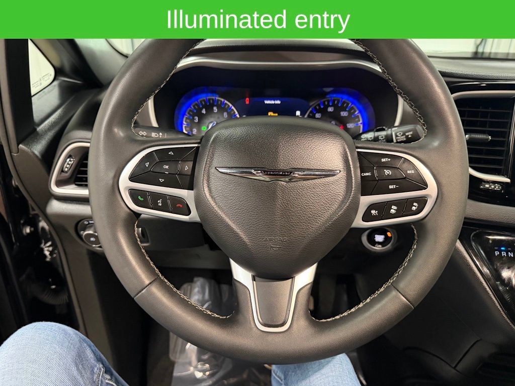 Used 2025 Chrysler Pacifica Select FWD image 38