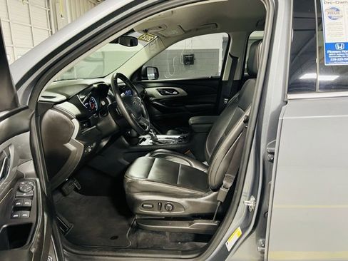 Used 2021 Chevrolet Traverse LT image 22