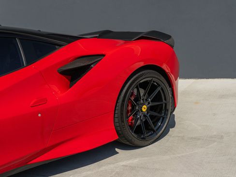 Used 2020 Ferrari F8 Tributo image 23