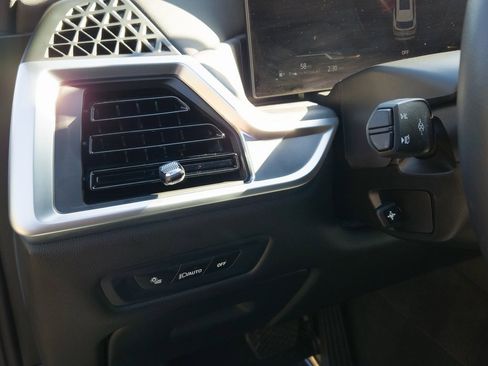 Used 2025 BMW X5 sDrive40i w/ Parking Assistance Package image 13