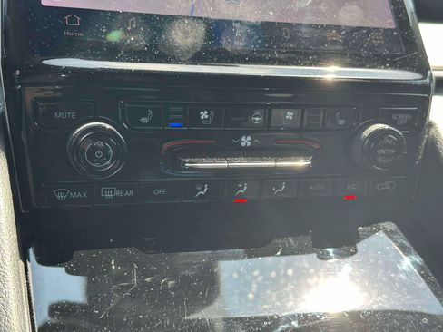 Used 2023 Jeep Grand Cherokee 4WD 4xe w/ Luxury Tech Group II image 27