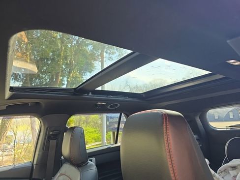 Used 2022 Ford Explorer ST-Line w/ Class IV Trailer Tow Package image 7