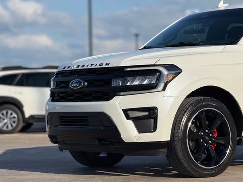 Used 2023 Ford Expedition Limited AWD/4WD image 9