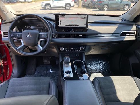 Used 2025 Mitsubishi Outlander SE AWD/4WD image 31