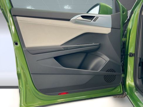 New 2026 Volkswagen Taos SE image 32