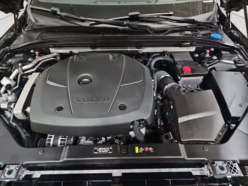 Used 2019 Volvo S60 T5 R-Design image 23