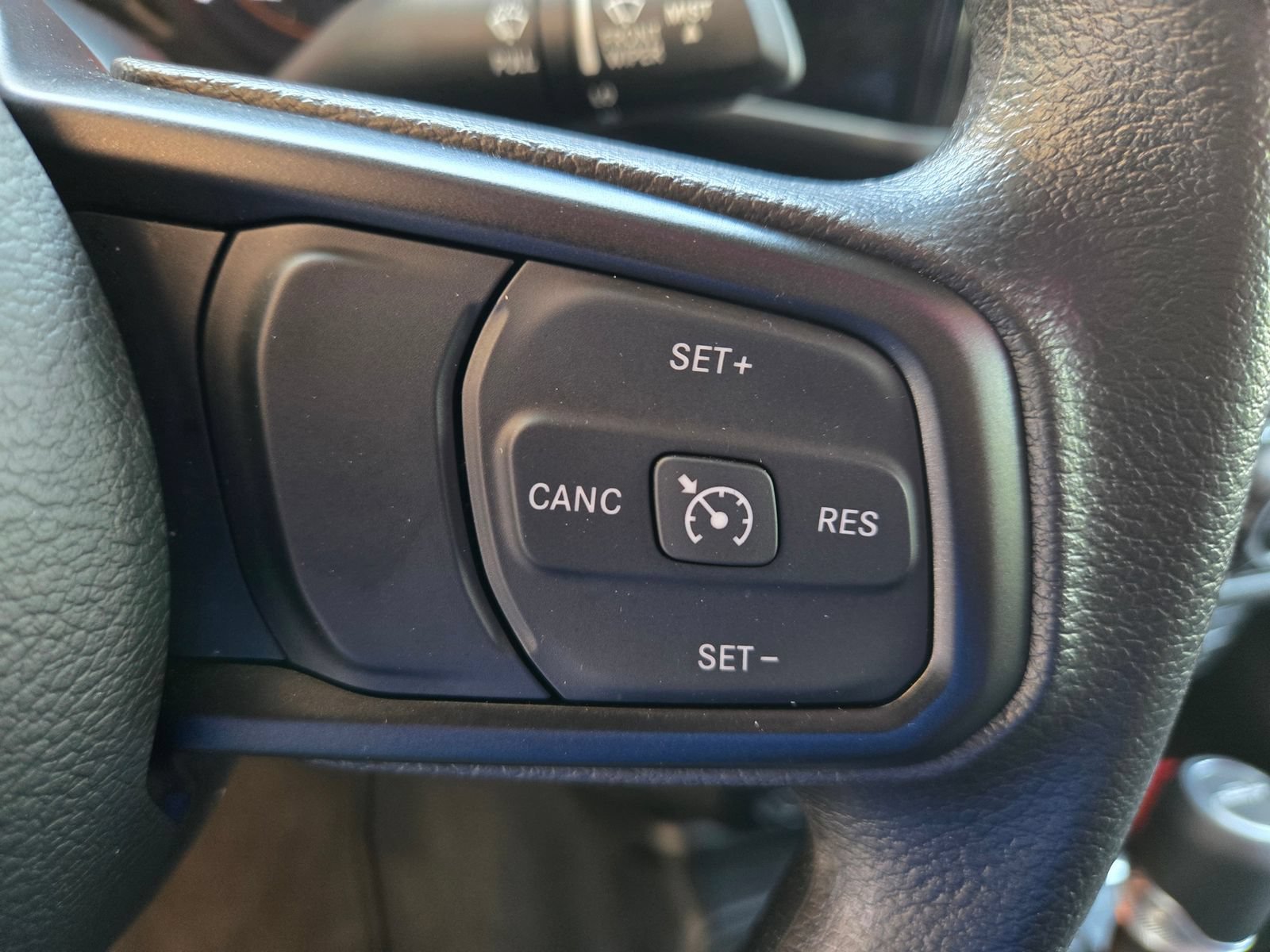 Used 2025 Jeep Gladiator Sport AWD/4WD image 13