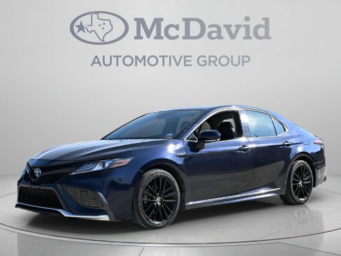 Used 2021 Toyota Camry XSE w/ Navigation Upgrade Package FWD image 1