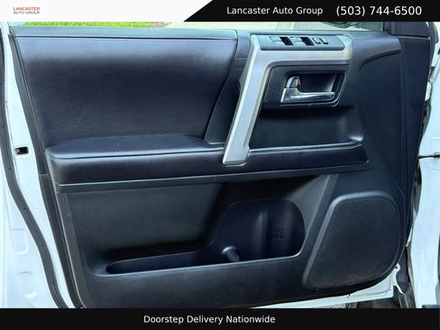 Used 2016 Toyota 4Runner SR5 AWD/4WD image 10