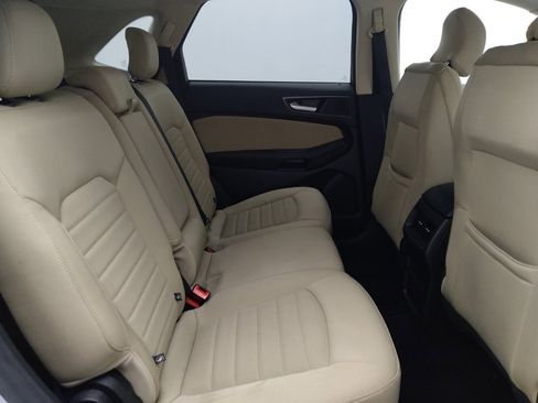 Used 2017 Ford Edge SE FWD image 19
