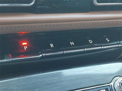 Used 2021 Lincoln Nautilus Reserve image 23