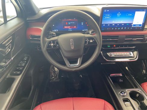 Used 2025 Lincoln Corsair Reserve w/ Jet Appearance Package image 23