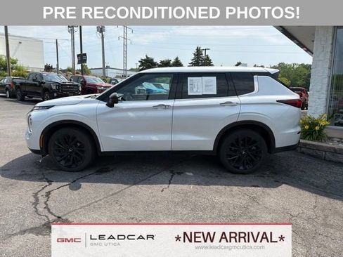 Used 2023 Mitsubishi Outlander SE Black Edition AWD/4WD image 2