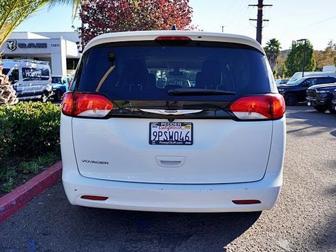 Certified 2022 Chrysler Voyager LX image 8