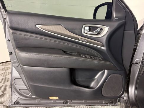 Used 2019 INFINITI QX60 Luxe w/ Essential Package image 12