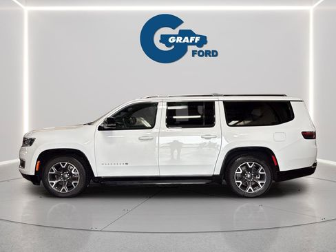 Used 2024 Jeep Wagoneer L Series III w/ Flexible Seating Group image 3