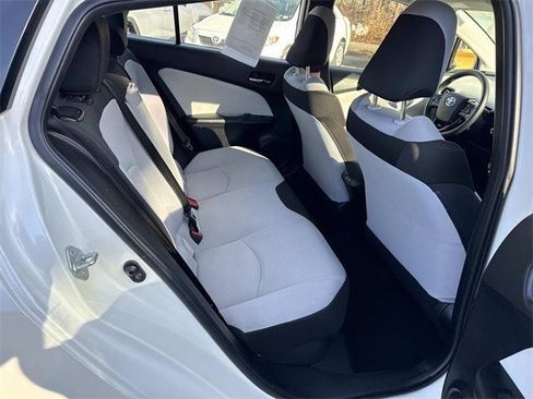 Used 2019 Toyota Prius L Eco image 11