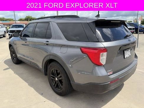 Used 2021 Ford Explorer XLT RWD image 4