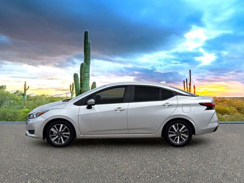 Used 2023 Nissan Versa SV FWD image 3