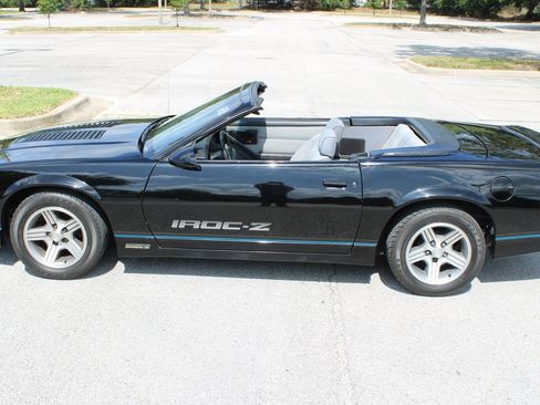 Used 1988 Chevrolet Camaro LT RWD image 19