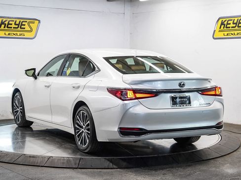 Used 2025 Lexus ES 300h w/ Premium Package FWD image 2